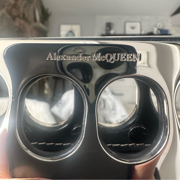 Alexander McQueen The Grip Tote Bag in Black - Picture 2 of 15